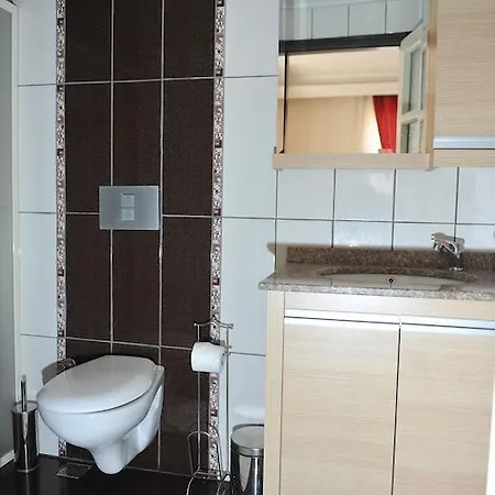 House 1 Aparthotel 3*