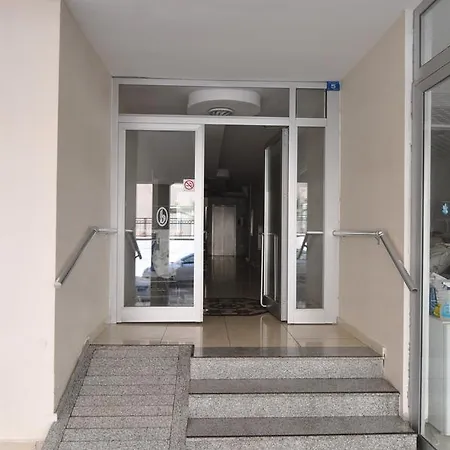 House 1 אלאניה